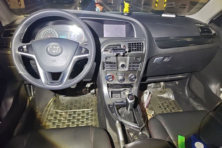 Used Brilliance V5 2014 1.6L Manual Comfort Model Center Console