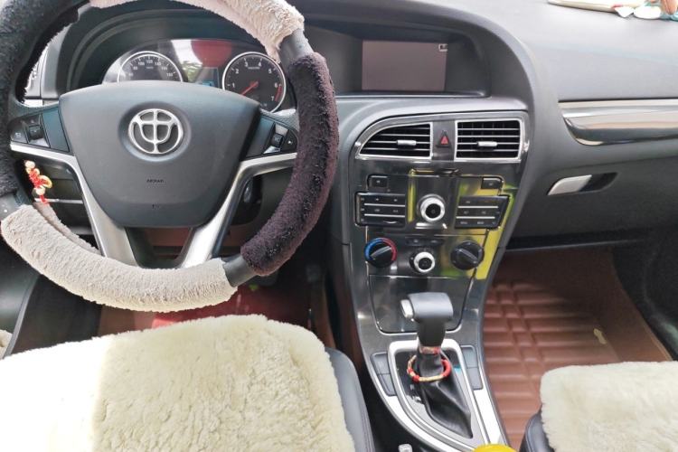 Used Brilliance V5 2014 1.5T Automatic Two-Wheel Drive Sport Model Center Console