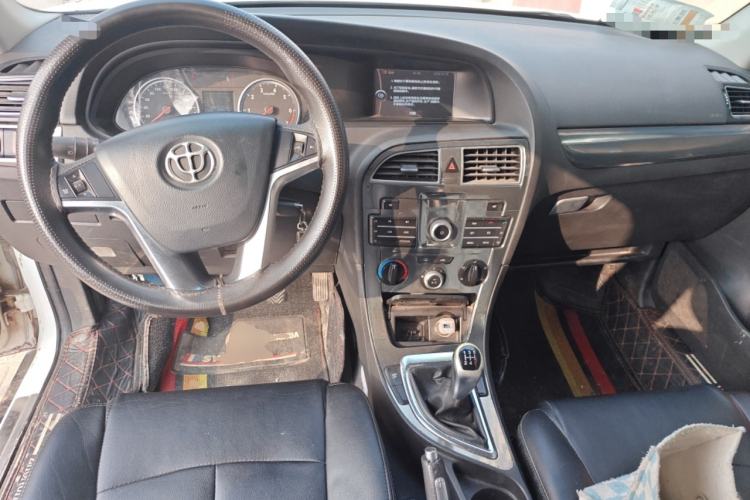 Used Brilliance V5 2014 1.6L Manual Comfort Model Center Console