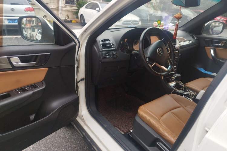 Used Brilliance V5 2014 1.6L Automatic Luxury Model Driver Seat