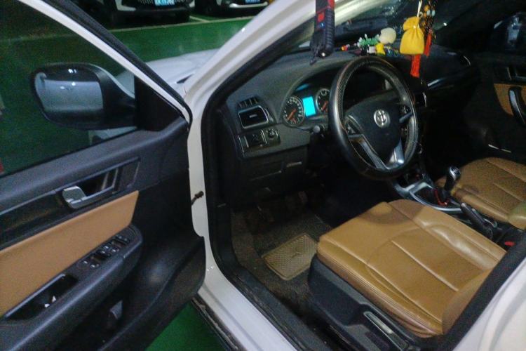 Used Brilliance V5 2014 1.6L Manual Luxury Model Driver Seat