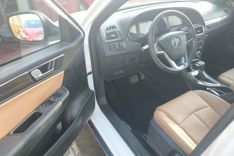 Used Brilliance V5 2014 1.6L Automatic Luxury Model Driver Seat