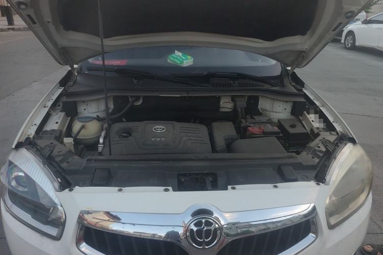 Used Brilliance V5 2014 1.6L Manual Comfort Model Engine Bay