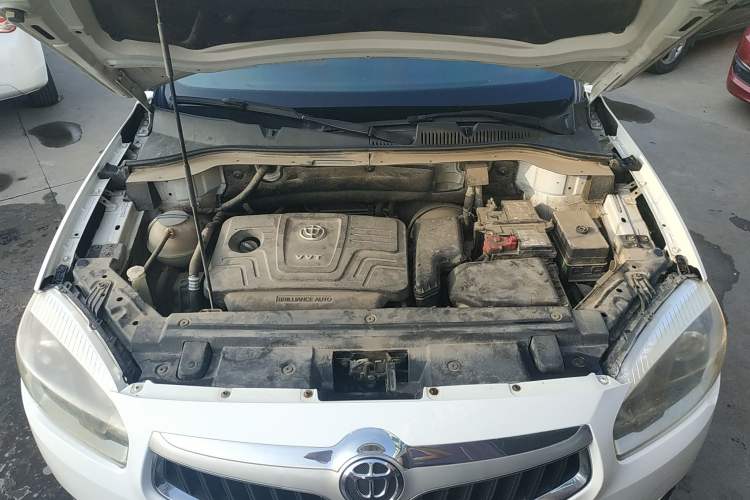 Used Brilliance V5 2014 1.6L Automatic Luxury Model Engine Bay