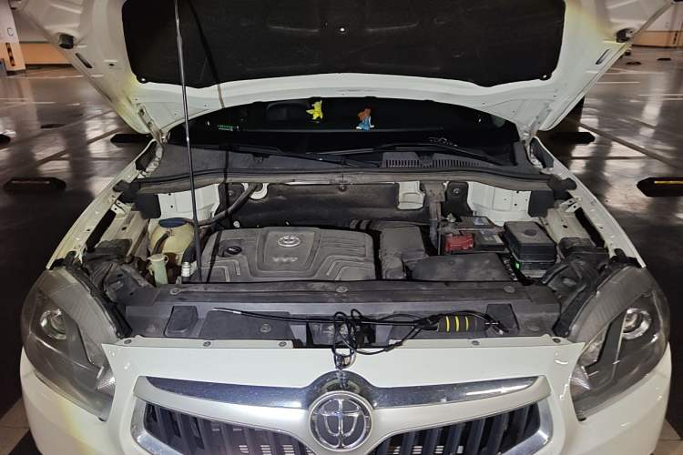 Used Brilliance V5 2014 1.6L Manual Comfort Model Engine Bay