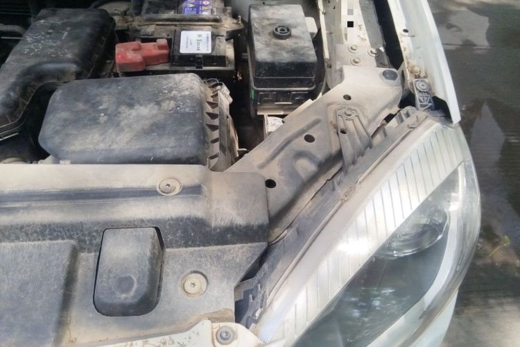 Used Brilliance V5 2014 1.6L Manual Comfort Model Engine Bay Left