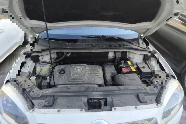 Used Brilliance V5 2014 1.6L Manual Comfort Model Engine Bay