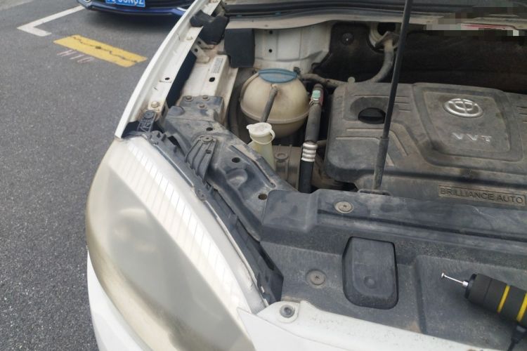 Used Brilliance V5 2014 1.6L Automatic Luxury Model Engine Bay Right