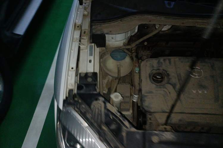 Used Brilliance V5 2014 1.6L Manual Luxury Model Engine Bay Right