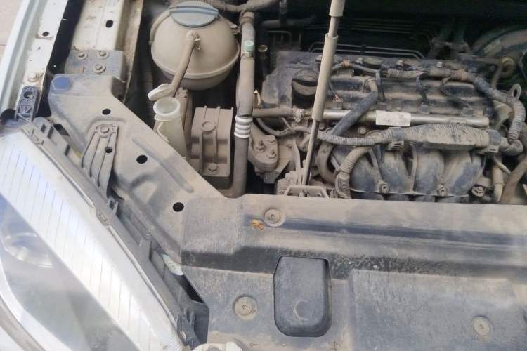 Used Brilliance V5 2014 1.6L Manual Comfort Model Engine Bay Right