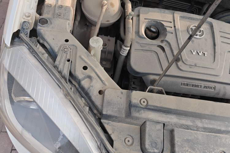 Used Brilliance V5 2014 1.6L Manual Comfort Model Engine Bay Right