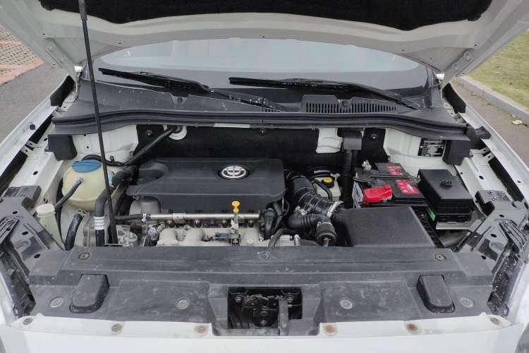Used Brilliance V5 2014 1.5T Manual Two-Wheel Drive Luxury Model Engine Bay