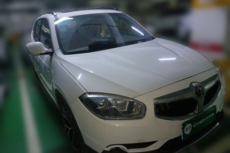 Used Brilliance V5 2014 1.6L Manual Luxury Model Front Right 45 Deg