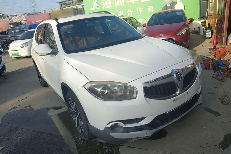 Used Brilliance V5 2014 1.6L Automatic Luxury Model Front Right 45 Deg