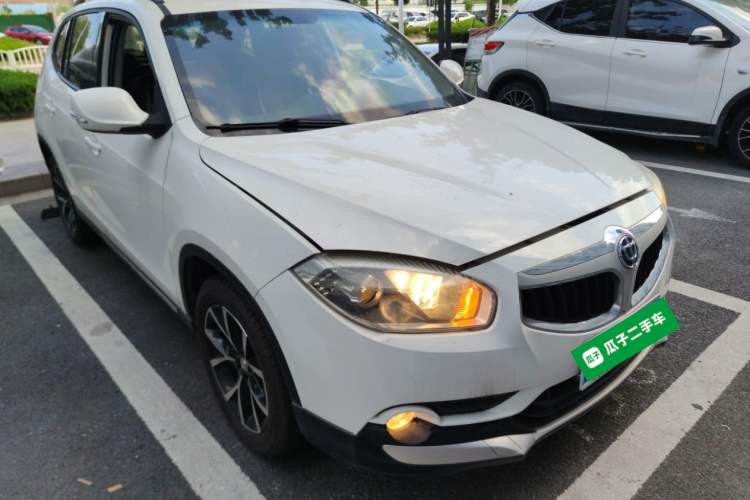 Used Brilliance V5 2014 1.5T Automatic Two-Wheel Drive Sport Model Front Right 45 Deg
