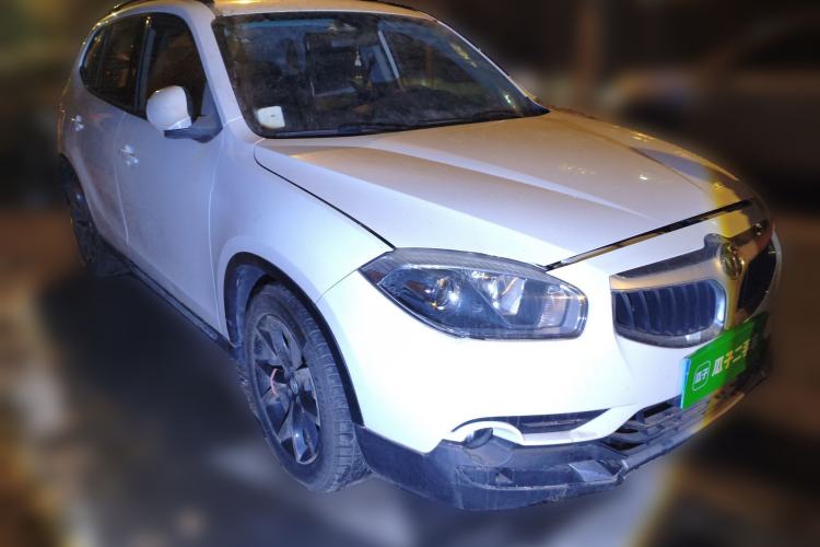 Used Brilliance V5 2014 1.5T Manual Two-Wheel Drive Sport Model Front Right 45 Deg