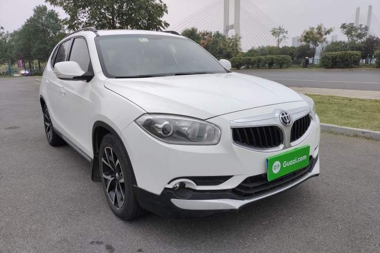 Used Brilliance V5 2014 1.5T Manual Two-Wheel Drive Luxury Model Front Right 45 Deg
