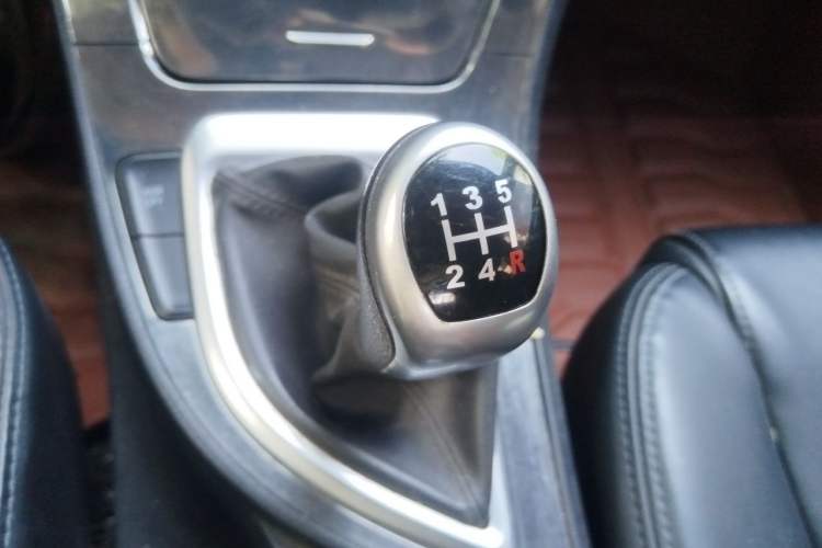 Used Brilliance V5 2014 1.6L Manual Comfort Model Gear Lever