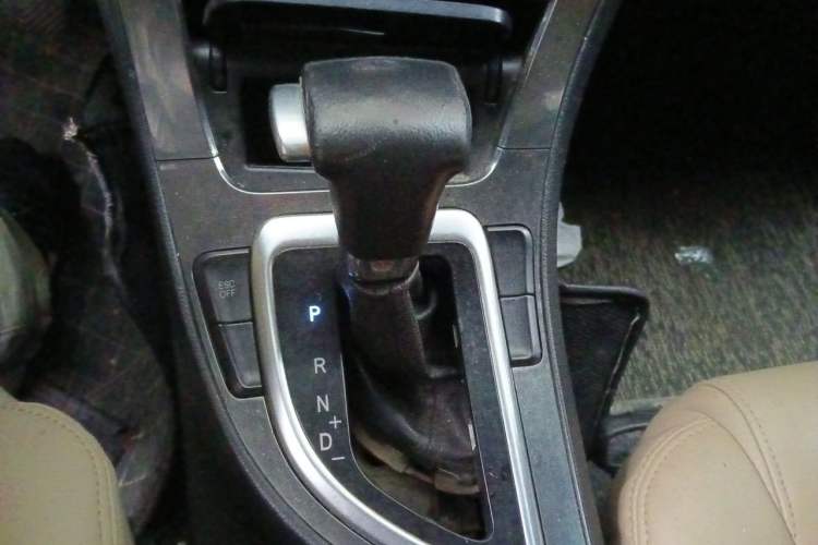 Used Brilliance V5 2014 1.5T Automatic Two-Wheel Drive Sport Model Gear Lever
