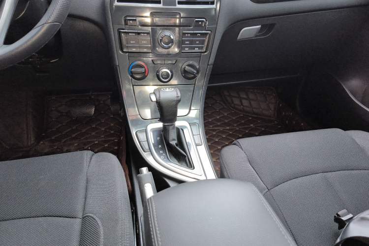 Used Brilliance V5 2014 1.5T Automatic Two-Wheel Drive Sport Model Gear Lever