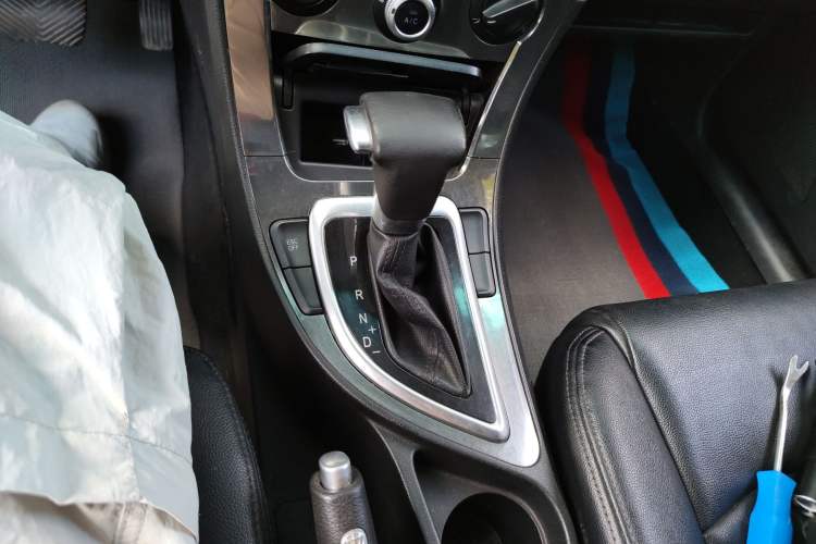 Used Brilliance V5 2014 1.5T Automatic Two-Wheel Drive Sport Model Gear Lever
