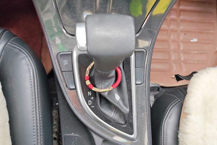Used Brilliance V5 2014 1.5T Automatic Two-Wheel Drive Sport Model Gear Lever