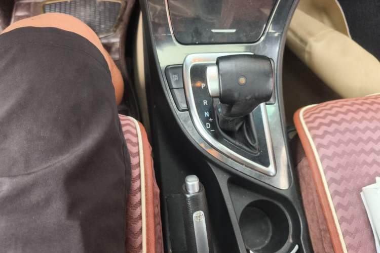 Used Brilliance V5 2014 1.5T Automatic Two-Wheel Drive Sport Model Gear Lever