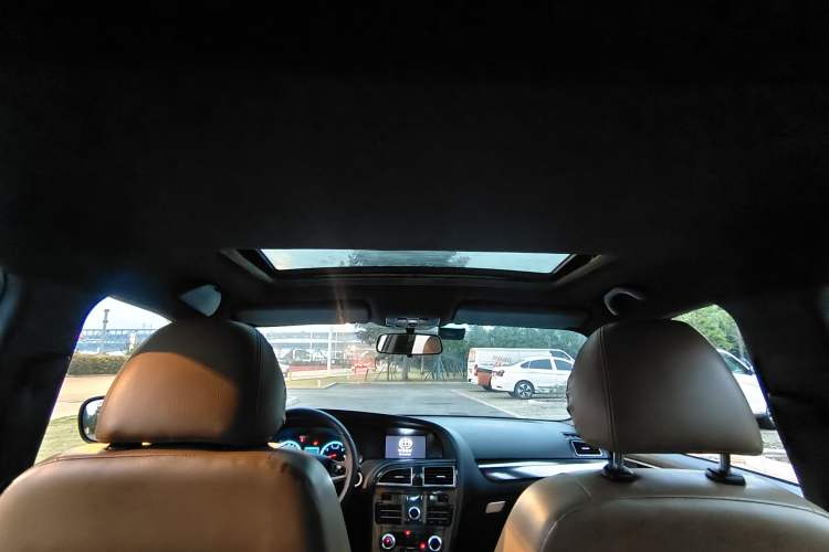 Used Brilliance V5 2014 1.5T Manual Two-Wheel Drive Luxury Model Headliner
