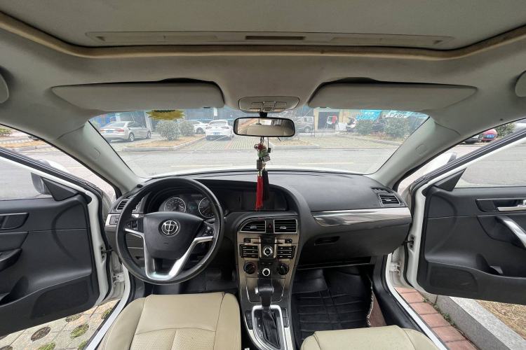 Used Brilliance V5 2014 1.5T Automatic Two-Wheel Drive Sport Model Interior 1