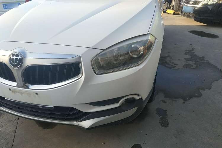 Used Brilliance V5 2014 1.6L Automatic Luxury Model Left Front Headlight