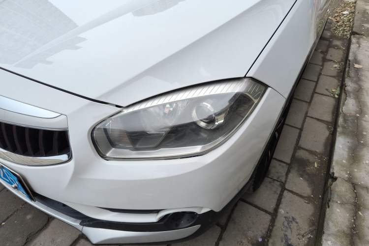 Used Brilliance V5 2014 1.5T Automatic Two-Wheel Drive Sport Model Left Front Headlight