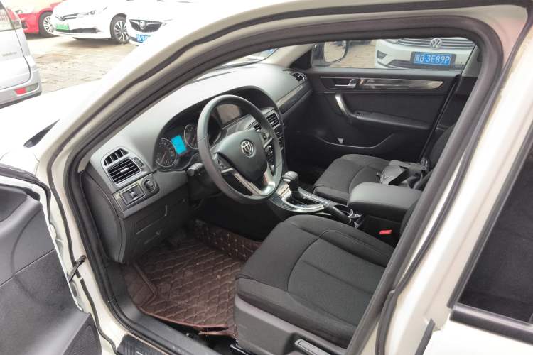 Used Brilliance V5 2014 1.5T Automatic Two-Wheel Drive Sport Model Left Front Seat