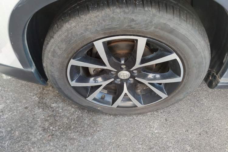 Used Brilliance V5 2014 1.5T Automatic Two-Wheel Drive Sport Model Left Front Wheel Hub