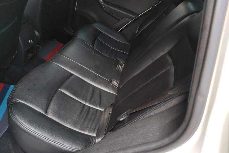 Used Brilliance V5 2014 1.5T Automatic Two-Wheel Drive Sport Model Left Rear Seat