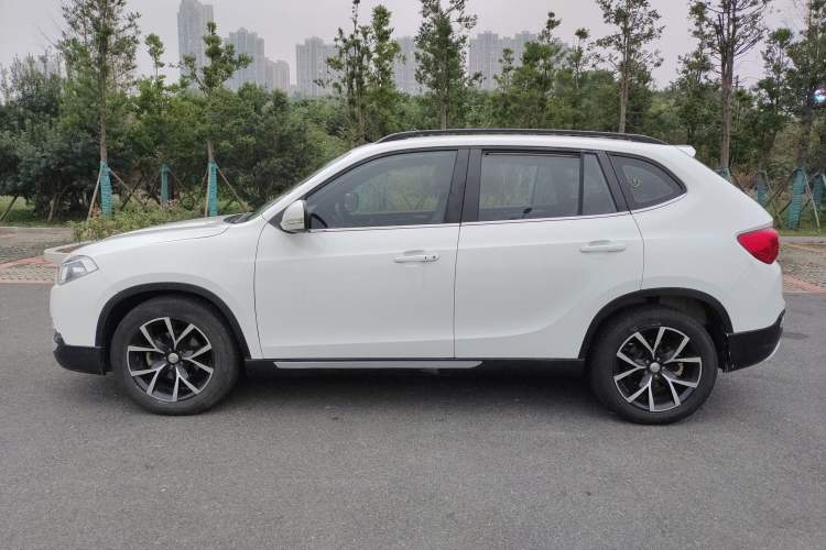 Used Brilliance V5 2014 1.5T Manual Two-Wheel Drive Luxury Model Left Side