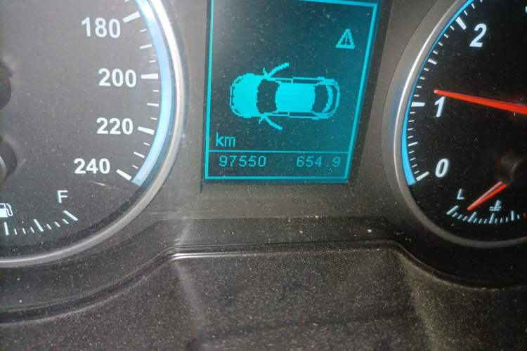 Used Brilliance V5 2014 1.6L Manual Luxury Model Odometer Close Up