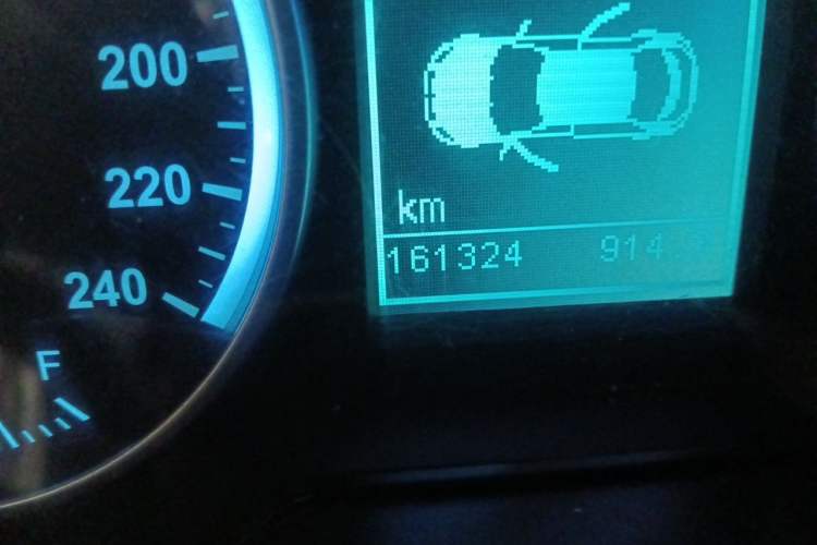 Used Brilliance V5 2014 1.5T Automatic Two-Wheel Drive Sport Model Odometer Close Up