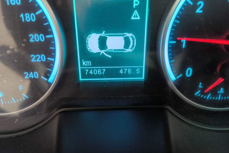 Used Brilliance V5 2014 1.5T Automatic Two-Wheel Drive Sport Model Odometer Close Up