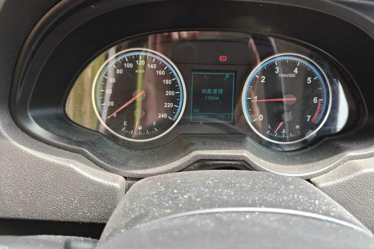 Used Brilliance V5 2014 1.5T Automatic Two-Wheel Drive Sport Model Odometer Close Up