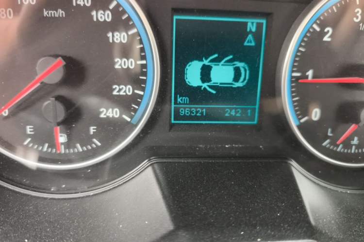 Used Brilliance V5 2014 1.5T Automatic Two-Wheel Drive Sport Model Odometer Close Up