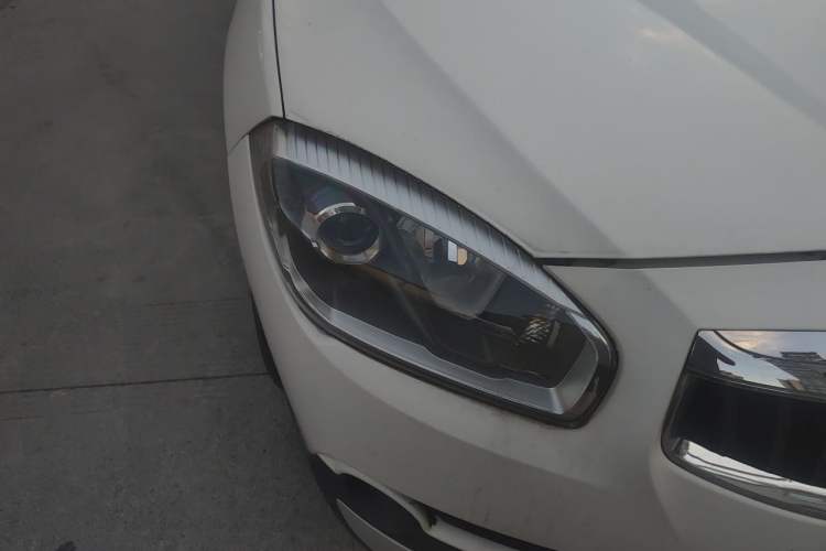 Used Brilliance V5 2014 1.6L Manual Comfort Model Right Front Headlight