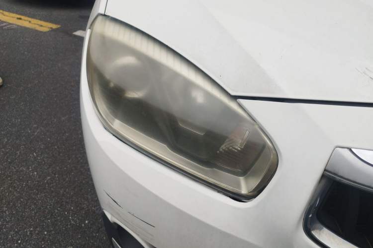 Used Brilliance V5 2014 1.6L Automatic Luxury Model Right Front Headlight