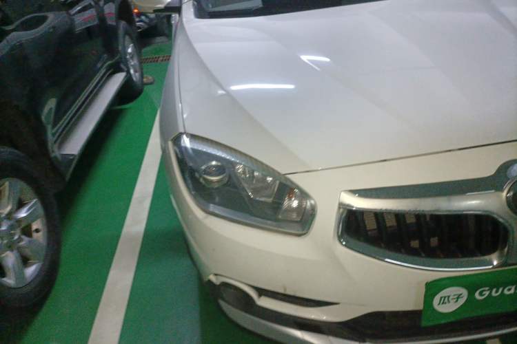 Used Brilliance V5 2014 1.6L Manual Luxury Model Right Front Headlight