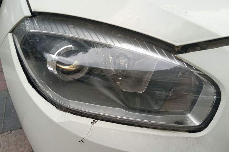 Used Brilliance V5 2014 1.5T Automatic Two-Wheel Drive Sport Model Right Front Headlight