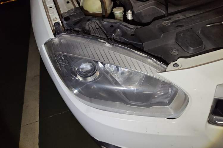 Used Brilliance V5 2014 1.6L Manual Comfort Model Right Front Headlight