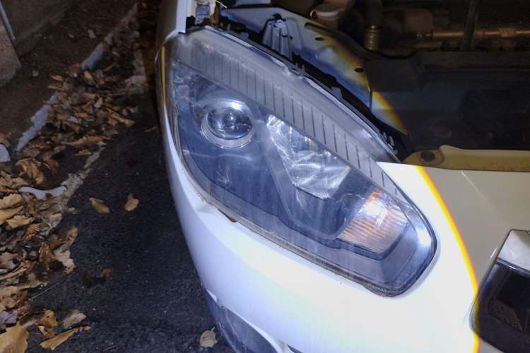 Used Brilliance V5 2014 1.5T Manual Two-Wheel Drive Sport Model Right Front Headlight