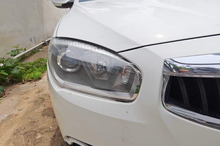 Used Brilliance V5 2014 1.5T Automatic Two-Wheel Drive Sport Model Right Front Headlight