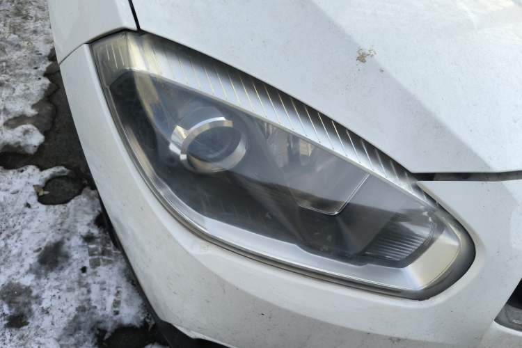 Used Brilliance V5 2014 1.6L Manual Comfort Model Right Front Headlight