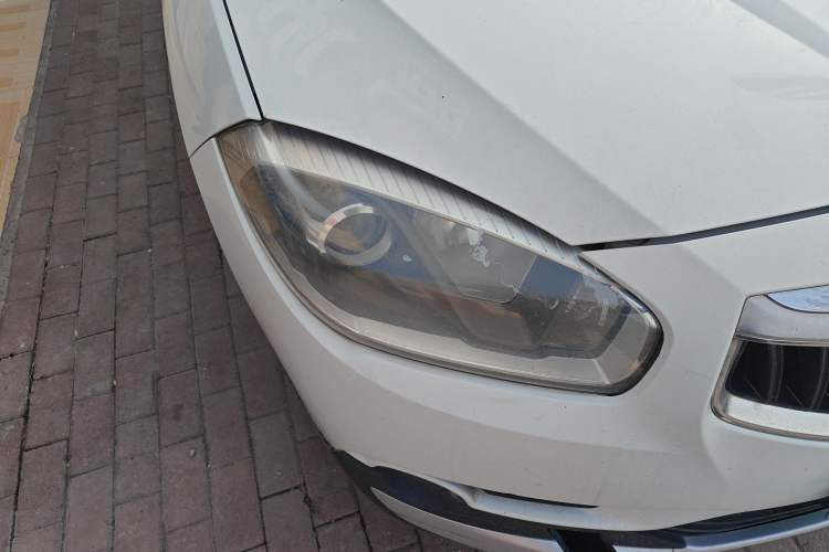Used Brilliance V5 2014 1.6L Manual Comfort Model Right Front Headlight