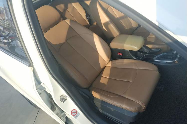 Used Brilliance V5 2014 1.6L Automatic Luxury Model Right Front Seat
